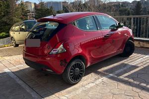 Lancia ypsilon 1.0 firefly 5 porte hybrid ecochic