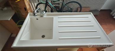 Lavarina in gres porcellanato 