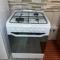 Cucina a gas con forno elettrico indesit