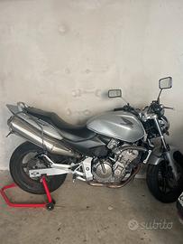 Moto Honda hornet