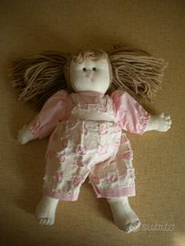 BAMBOLA DI STOFFA E LANA fatta a mano