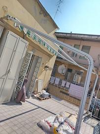 tenda da sole con struttura 