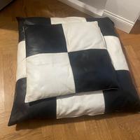 pouf cuscini in pelle