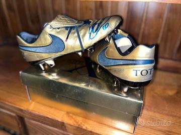 Scarpini Totti x Roma Nike tiempo legend
