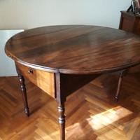 Tavolo rotondo di legno richiudibile