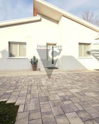 VILLA SINGOLA TUTTA SU UN PIANO A SPINEA