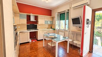 COLLEFERRO: TRILOCALE CON GIARDINO