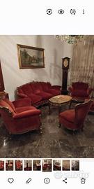 salotto  completo con lampadario e tenda