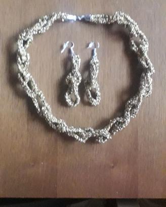 Collana uncinetto