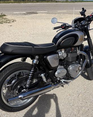Triumph Bonneville T120 I-CON