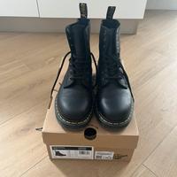 DR MARTENS