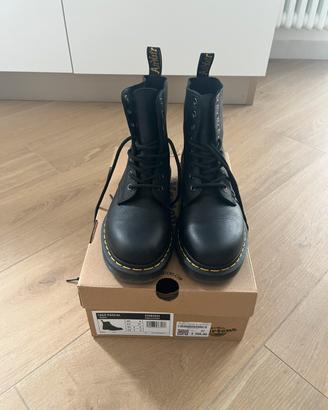 DR MARTENS