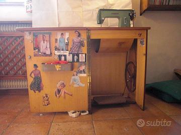Macchina da cucire antica