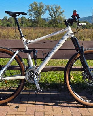 Bici Mountain Bike Canyon MTB full 140 mm size L