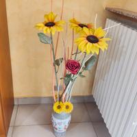 Vaso con fiori finti