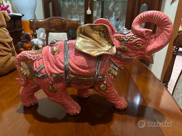 elefante con placcatura in oro 