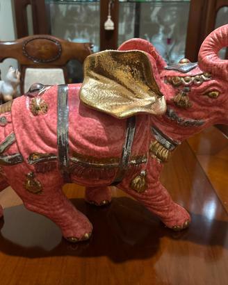 elefante con placcatura in oro 