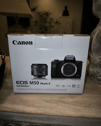 Canon EOS M50 Mark II + Obiettivo 15-45mm STM