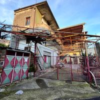 Casa indipendente 240 mq con cortile e terrazzo