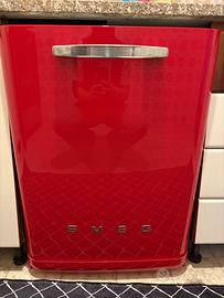 Lavastoviglie Smeg rossa