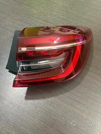 Faro posteriore dx mitsubishi colt del 2025