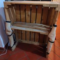 Mobile fatto a mano, levigato e tinto