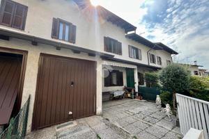 VILLA A SCHIERA A COCQUIO-TREVISAGO