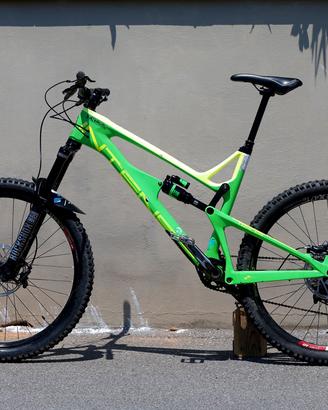 Intense Tracer 2019 carbon