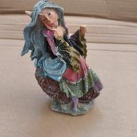 statuina i da collezione. in resina 