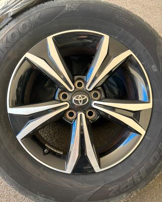 Cerchi in lega  TOYOTA 17” + Hankook estive