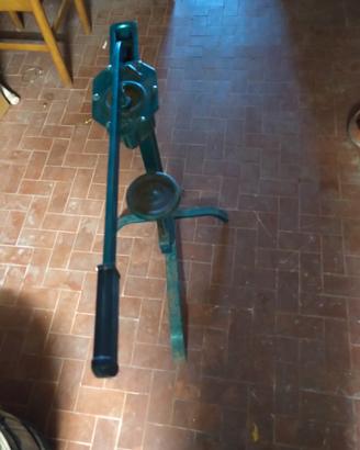 Tappatrice per tappi di sughero