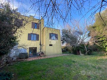 PORZIONE DI BIFAMILIARE A FABRICA DI ROMA