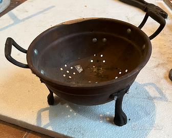 Vecchio colino in rame piccolo.