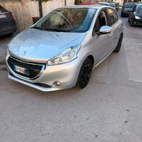 Peugeot 208 1.2 benzina nuova nuova