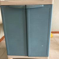 Mobile in plastica con ripiani  70x43,5x 97