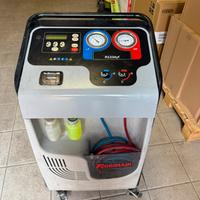 Sistema di ricarica climatizzatore auto