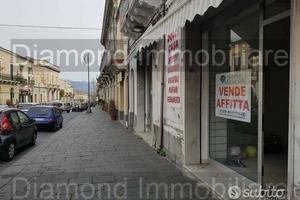 Locale commerciale con deposito a Giarre
