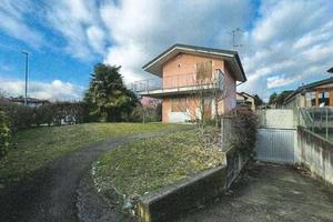 Immobile in asta di 232 m² con 3 locali e box auto