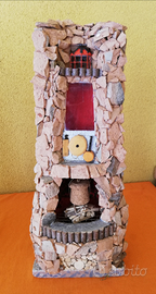 Tegole, capanna, fontana lavorate a mano