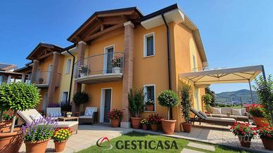 Villetta a schiera di 253 m² con 5 locali e box au
