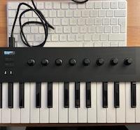 NATIVE INSTRUMENTS KOMPLETE KONTROL M32