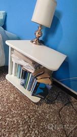 Comodino in legno pregiato laccato bianco