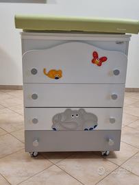 cassettiera con fasciatoio e vasca neonato 