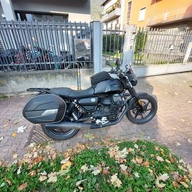 Moto Guzzi V7 stone 850