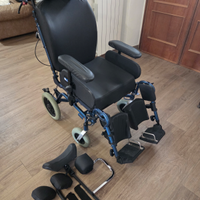 Carrozzina poltrona per anziani o disabili