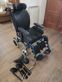 Carrozzina poltrona per anziani o disabili