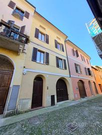 Casa indipendente di 200 m² con 3 locali e box aut