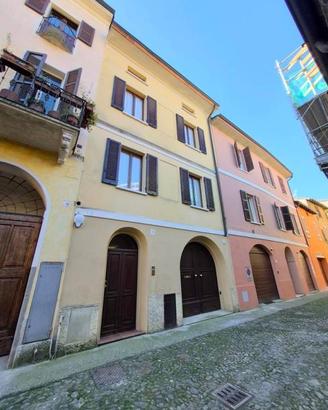Casa indipendente di 200 m² con 3 locali e box aut
