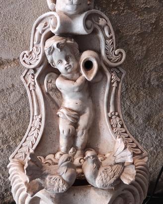 Fontana decorativa con angelo 