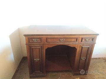 mobile in legno scrivania 